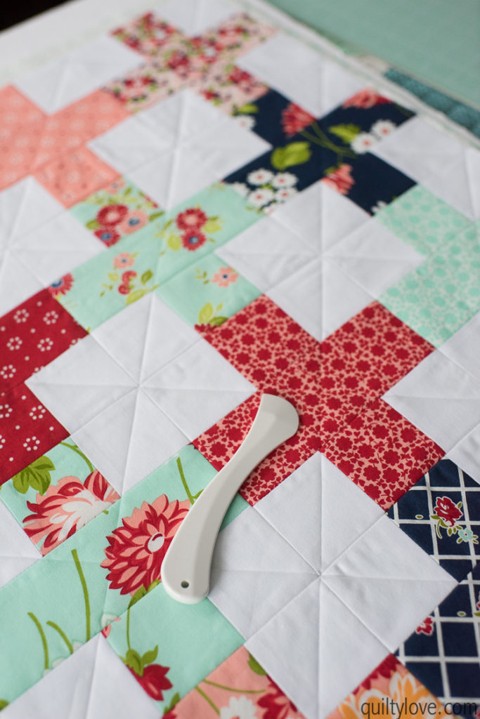 how-to-make-a-doll-quilt-free-tutorial-quilty-love