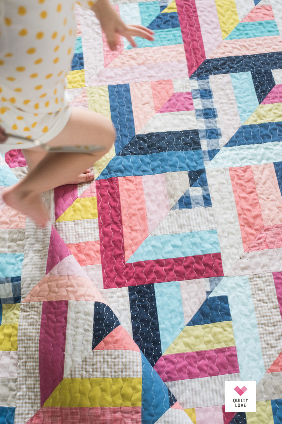 Lucky Log Cabins Quilt - Stash buster quilt pattern - Quilty Love