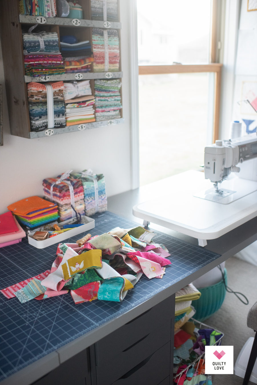 Christmas Lucky Log Cabins quilt - Quilty Love