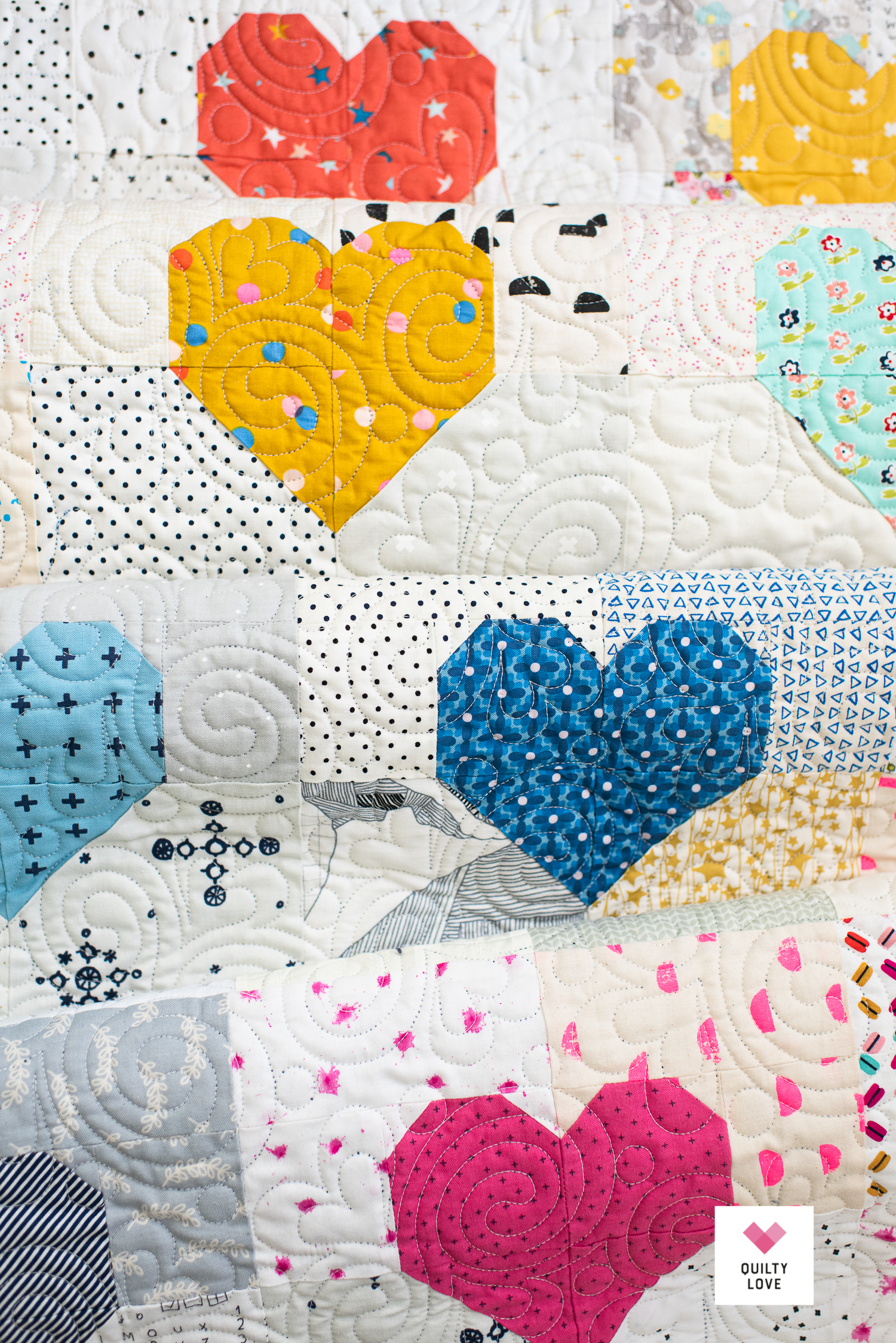 Free quilt pattern: Rainbow Hearts - APQS